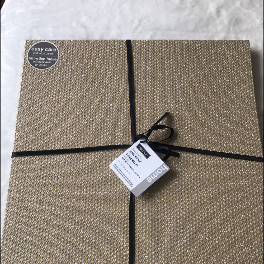 Set of 4 gorgeous placemats